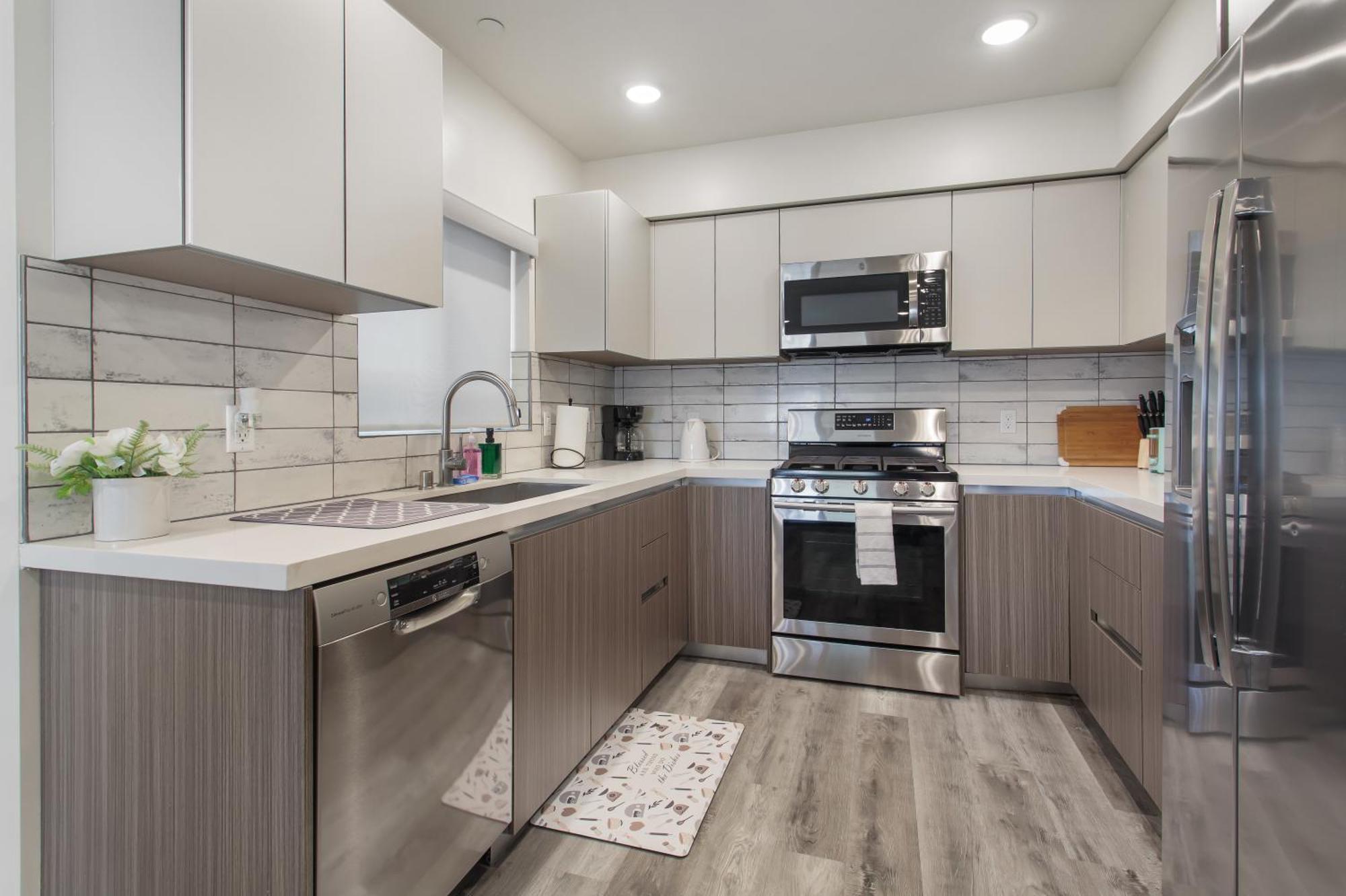 Beverly Hills 2bd 2ba With Free Parking Los Angeles