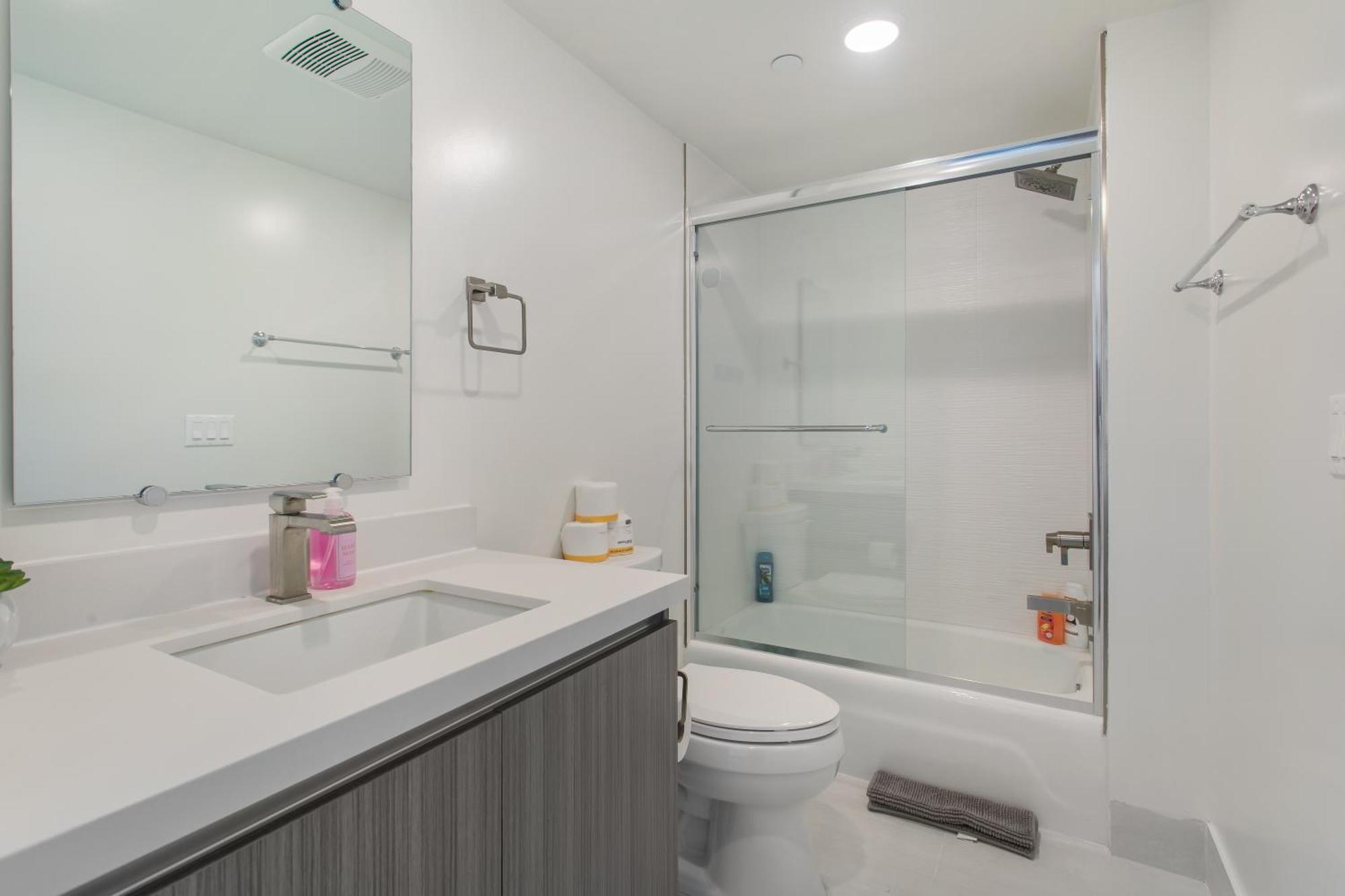 Capsule hotel Beverly Hills 2bd 2ba With Free Parking Los Angeles