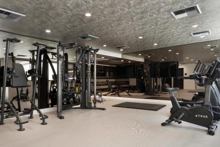 West Side Prime Location 2 Bedroom With Pool