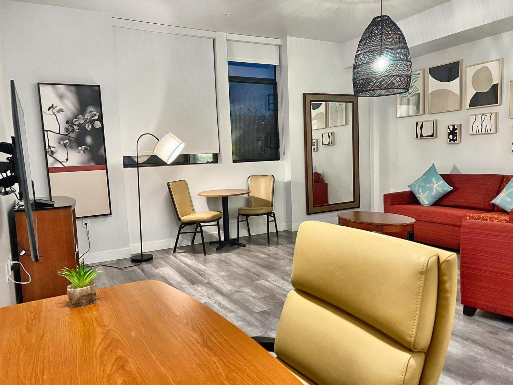 Stayspro - Hollywood Homes Minutes To Everything Spacious And Free Parking *
