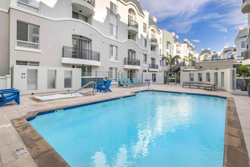 Zircon Zen - Quiet Retreat 2br Pool, Jacuzzi Marina