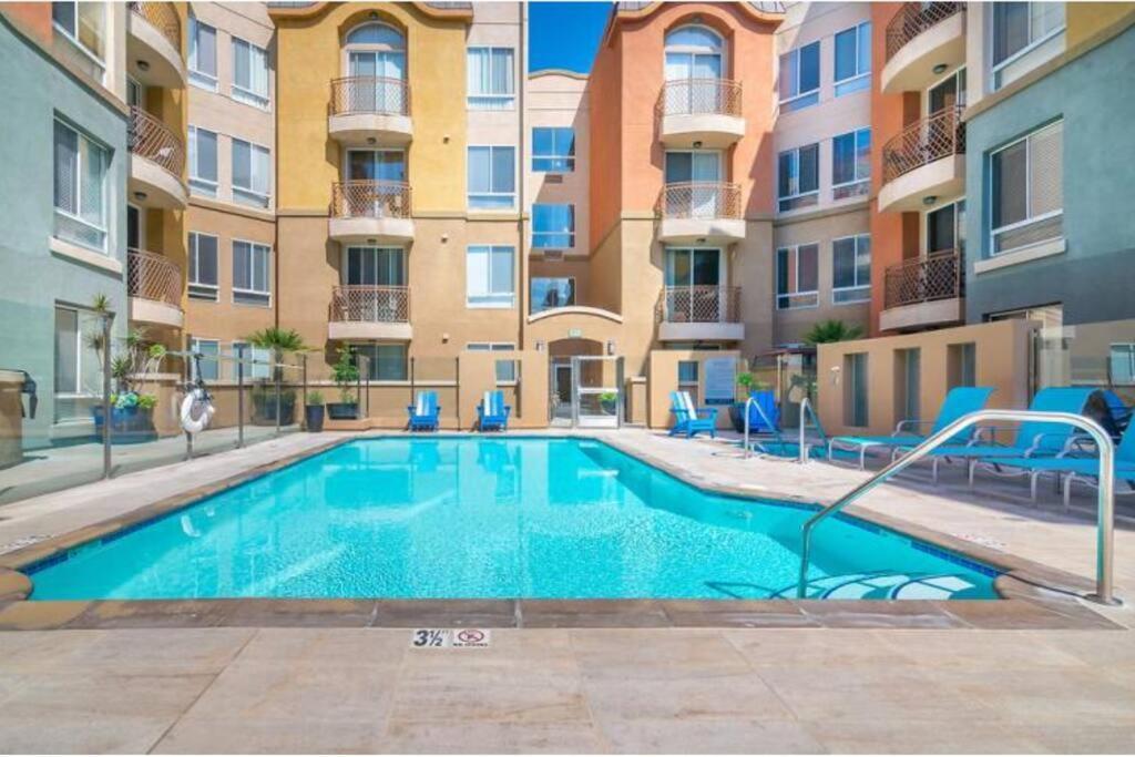 Zircon Zen - Quiet Retreat 2br Pool, Jacuzzi Marina Apartment