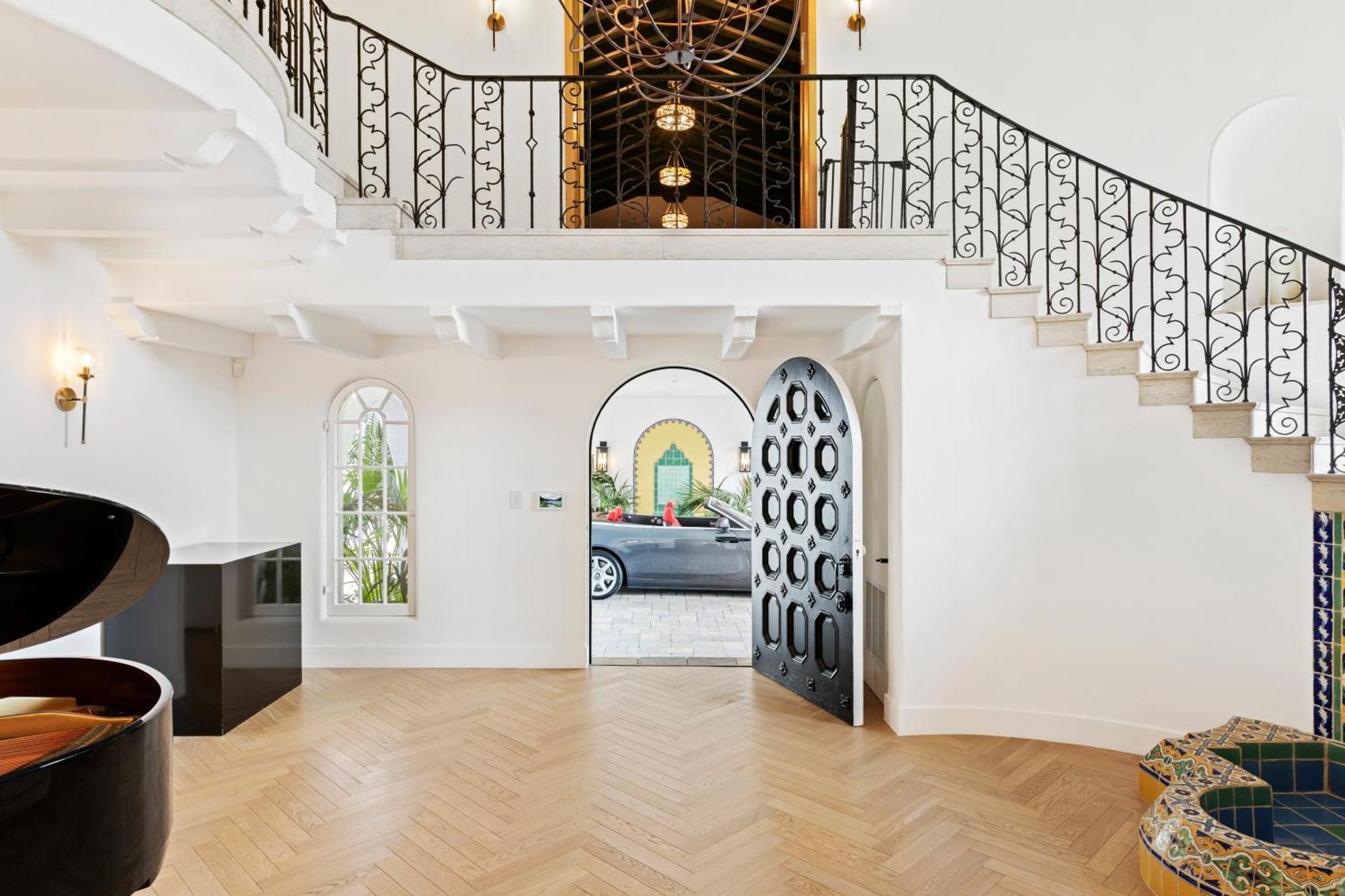 Contemporary Spanish Estate In Beverly Hills