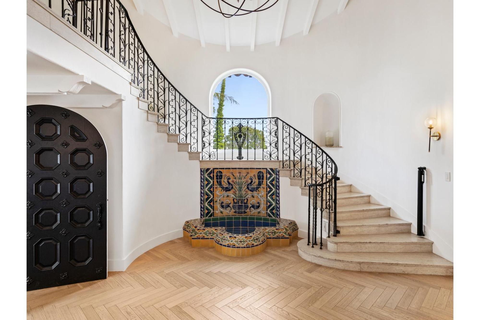 Pousada Contemporary Spanish Estate In Beverly Hills