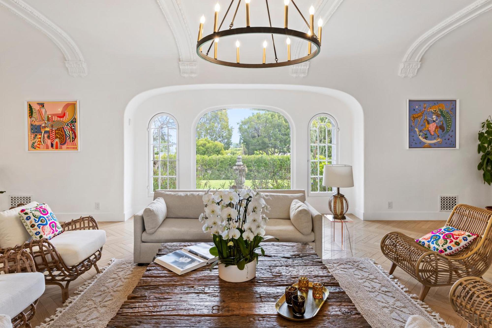 Pousada Contemporary Spanish Estate In Beverly Hills