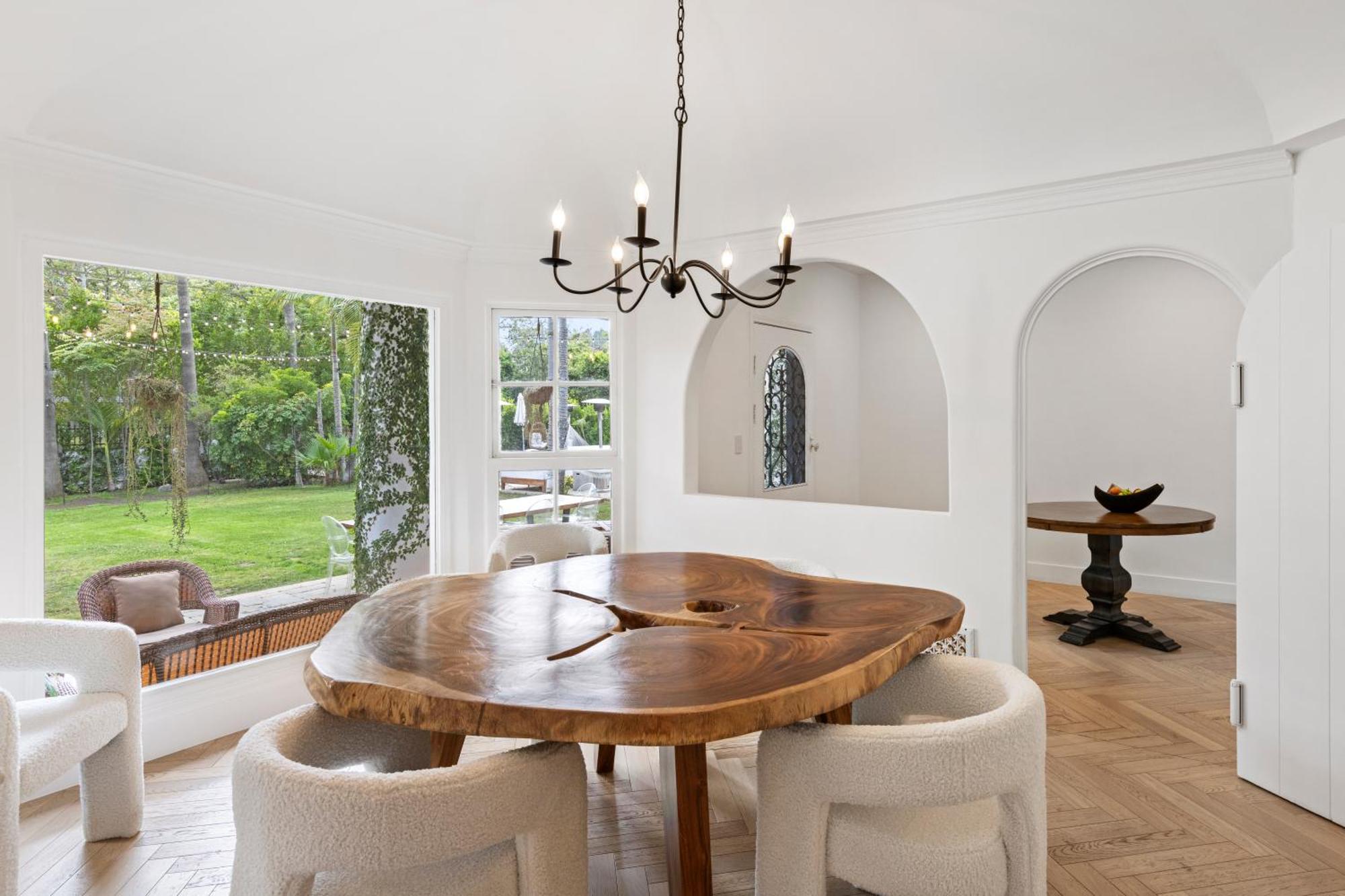 Pousada Contemporary Spanish Estate In Beverly Hills Los Angeles