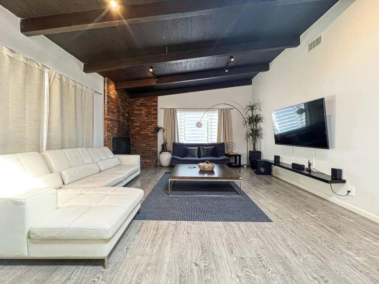 Holiday home Stylish 2br House With Serene Shared Yard - Sh2-wb Los Angeles