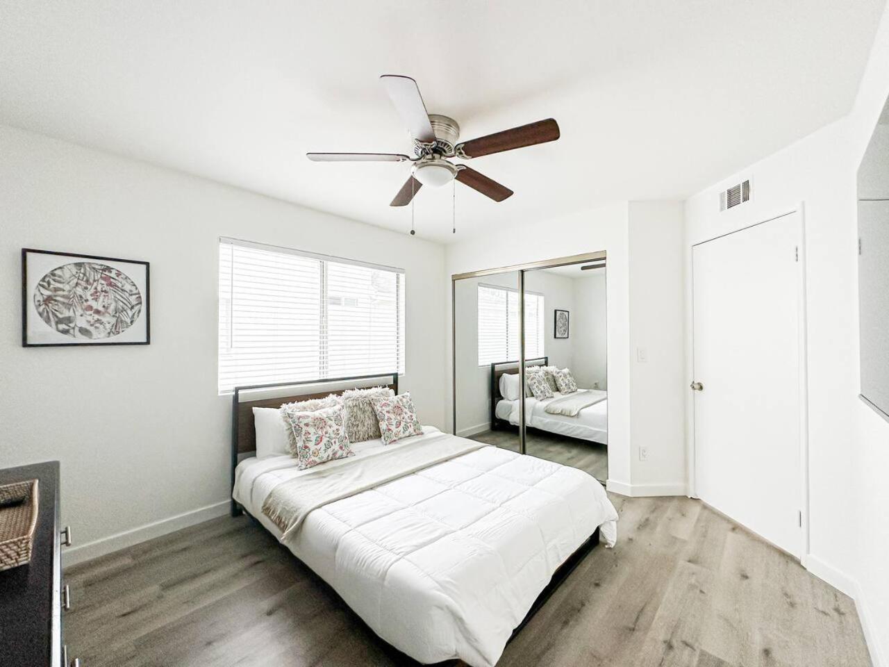 Charming 2-br, 2-story In Heart Of La - Br4 Holiday home