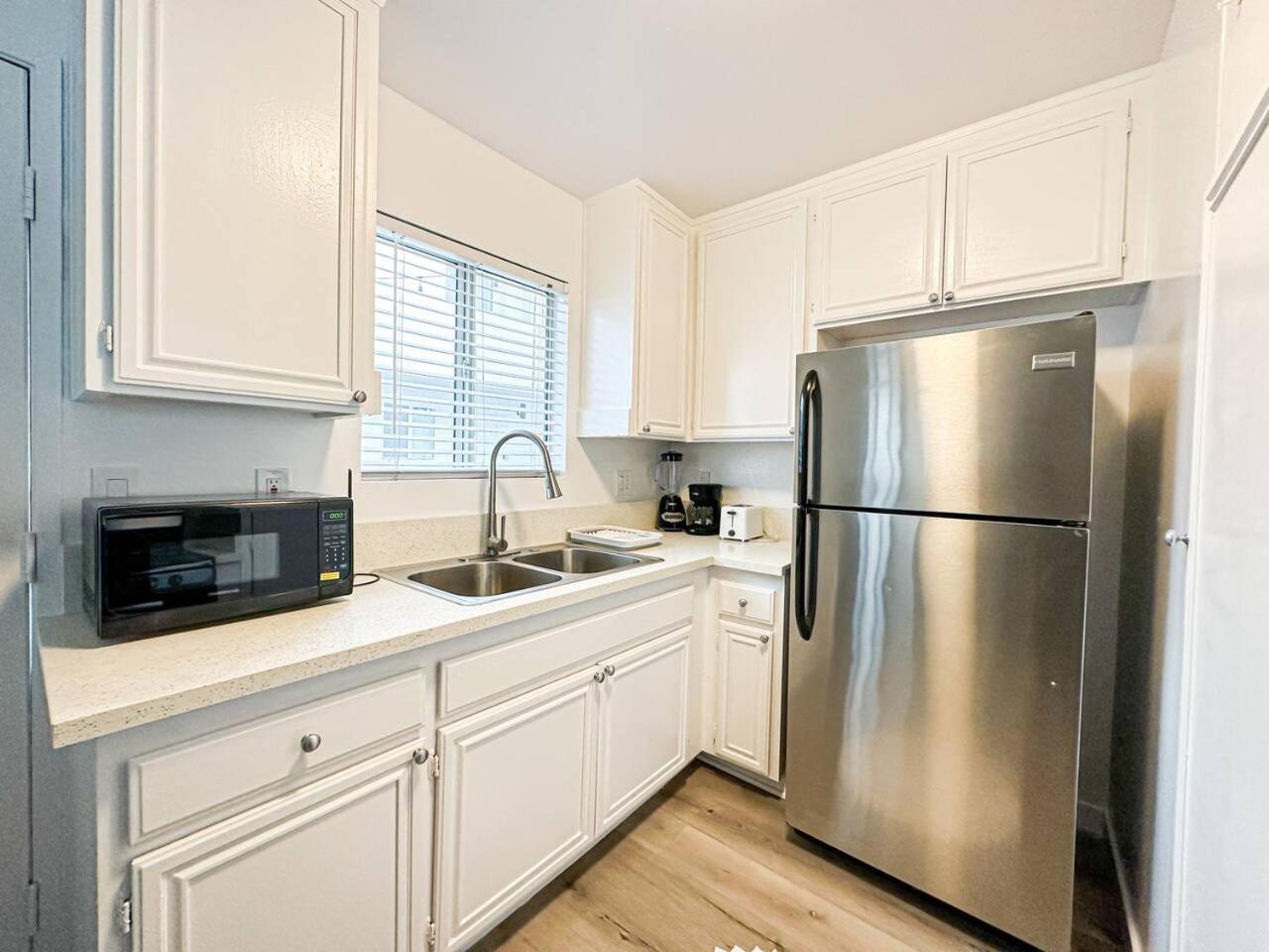 Charming 2-br, 2-story In Heart Of La - Br4 Holiday home *