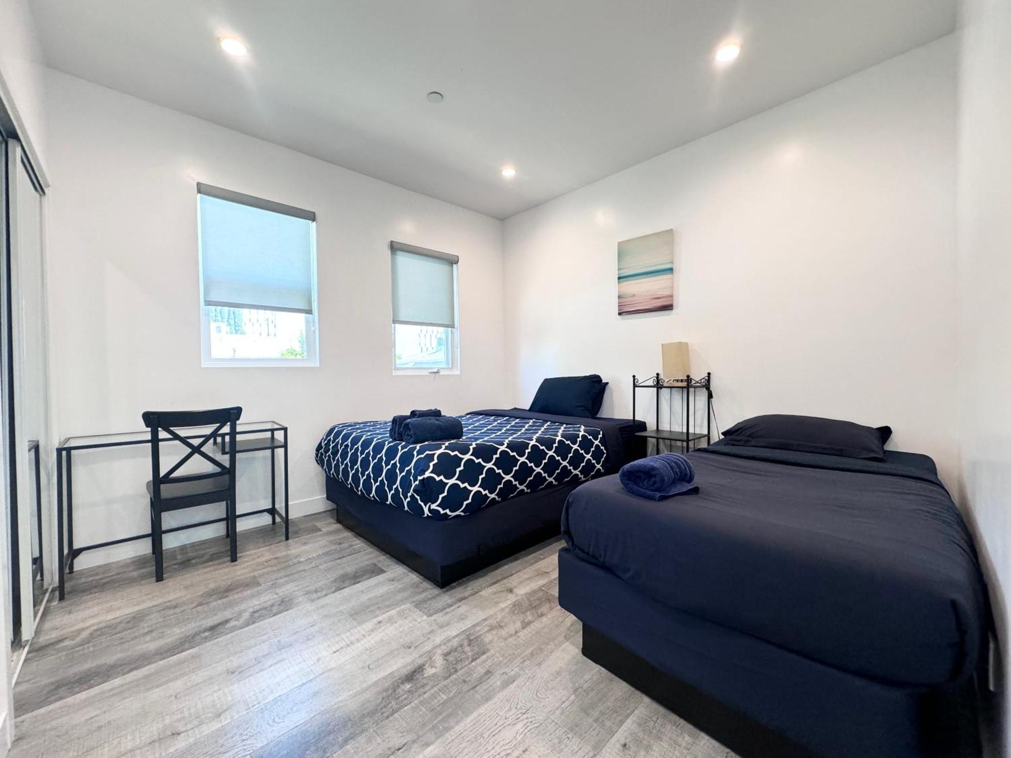 Cheerful 4br With Parking In East Hollywood Holiday home *