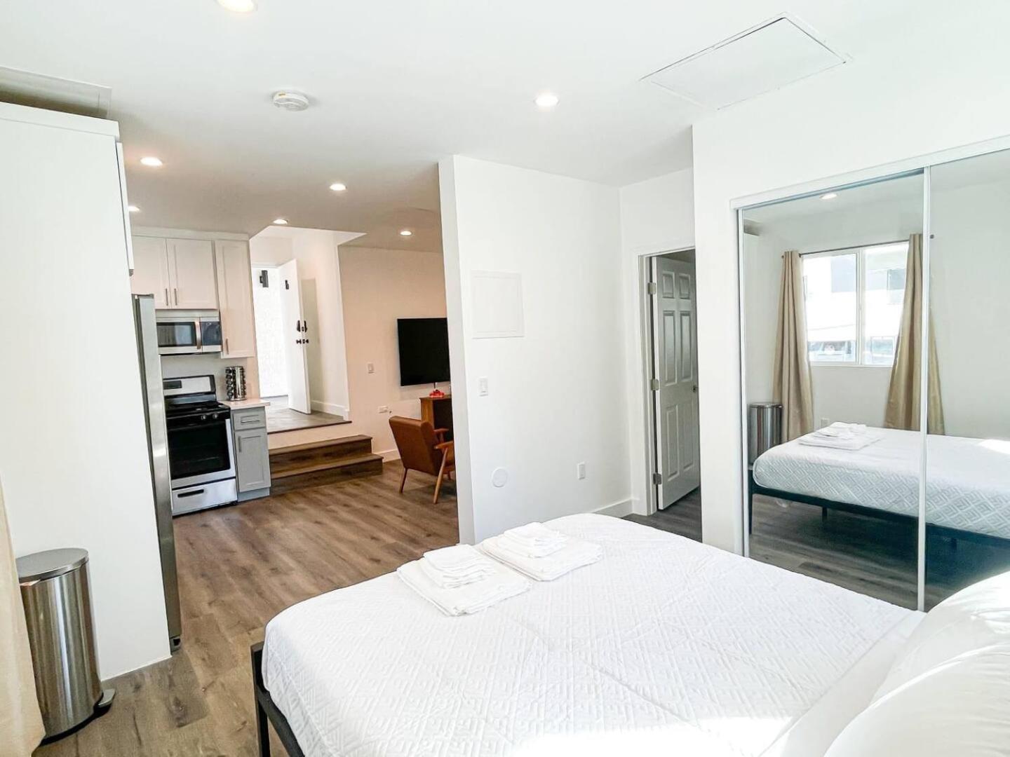 Holiday home Warm And Welcoming Space In Hollywood-br16-bh *