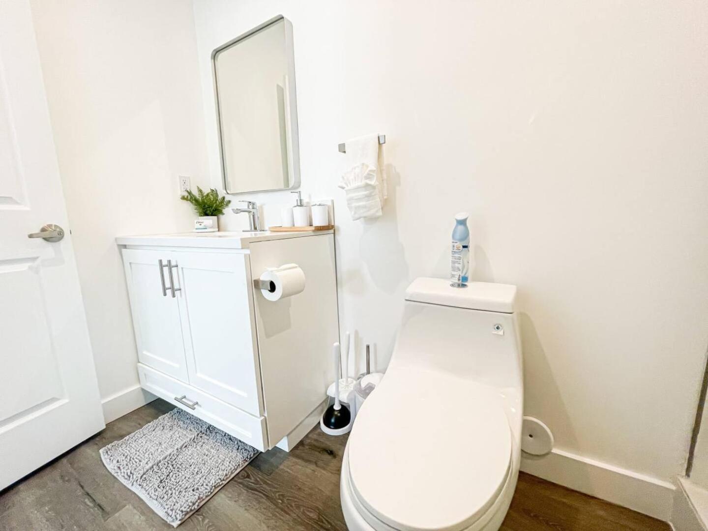 Holiday home Warm And Welcoming Space In Hollywood-br16-bh *