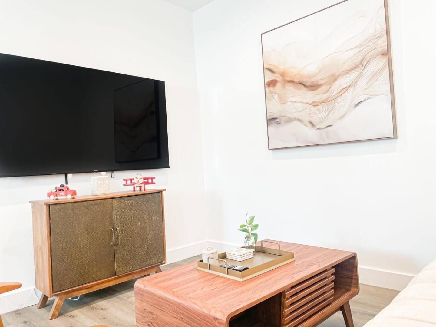 Holiday home Warm And Welcoming Space In Hollywood-br16-bh