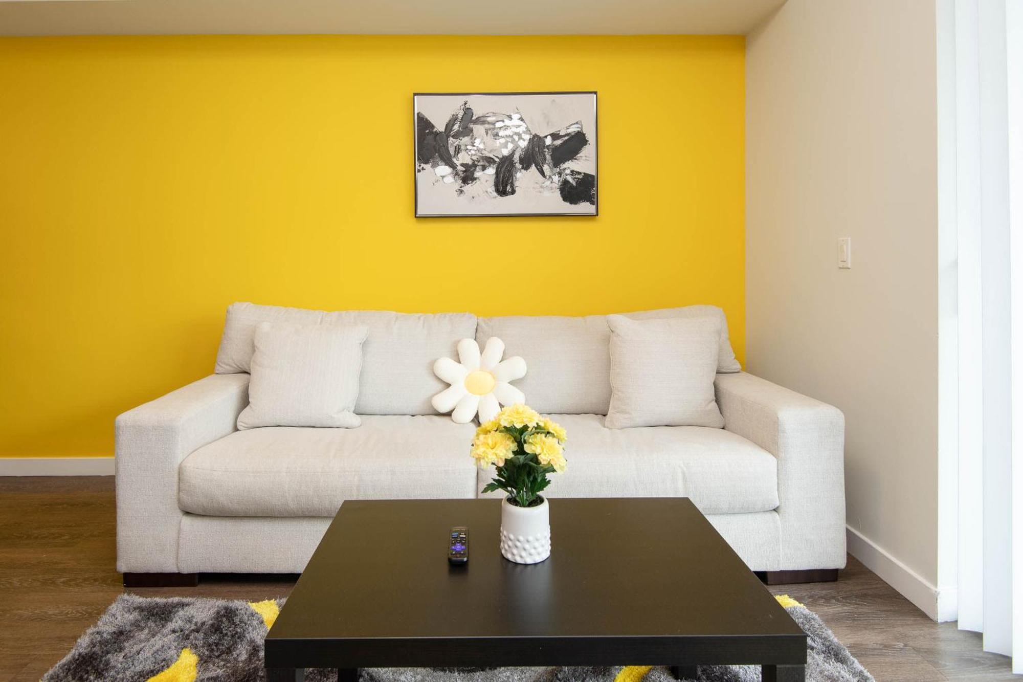 Apartment Downtown 1bed 1bath Freeparking Patio Pool Hot Tub *