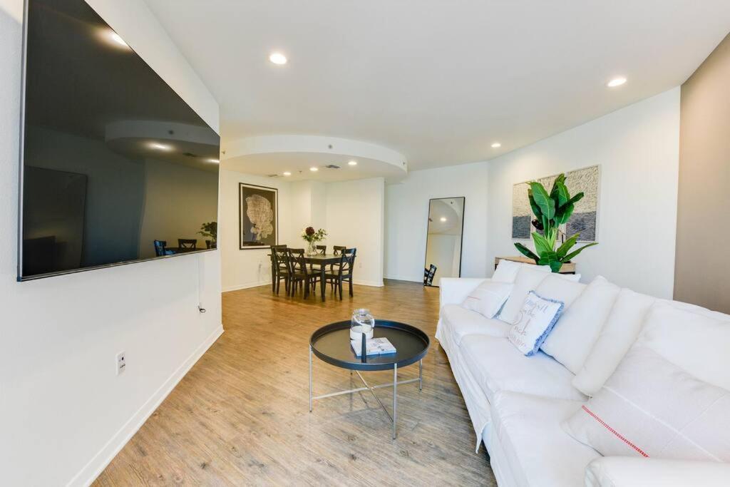 Apartment Lavish Living Lux Marina Views