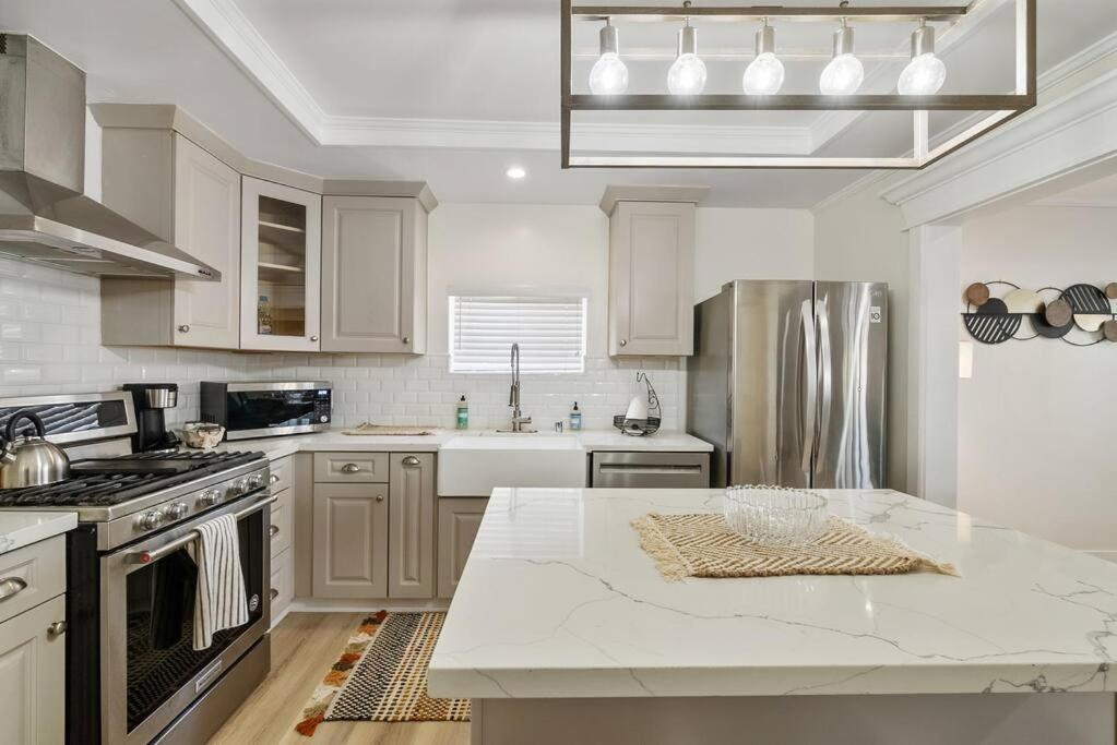 La Hub Nearby Dodgers, Pasadena & Downtown Holiday home *