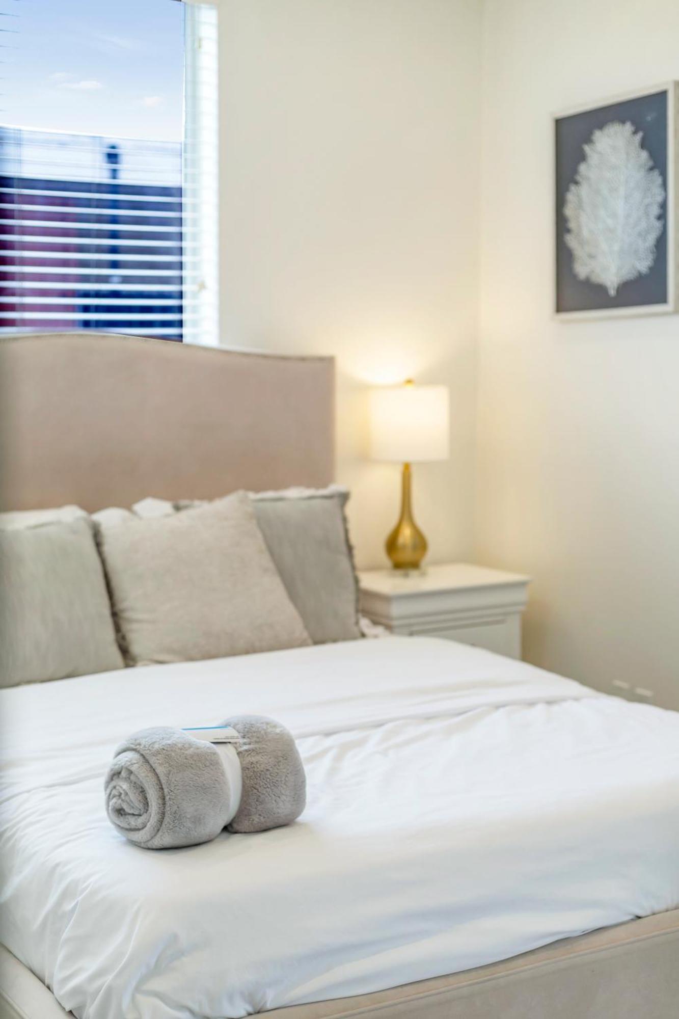 Serenity Escapes Hollywood Hotel