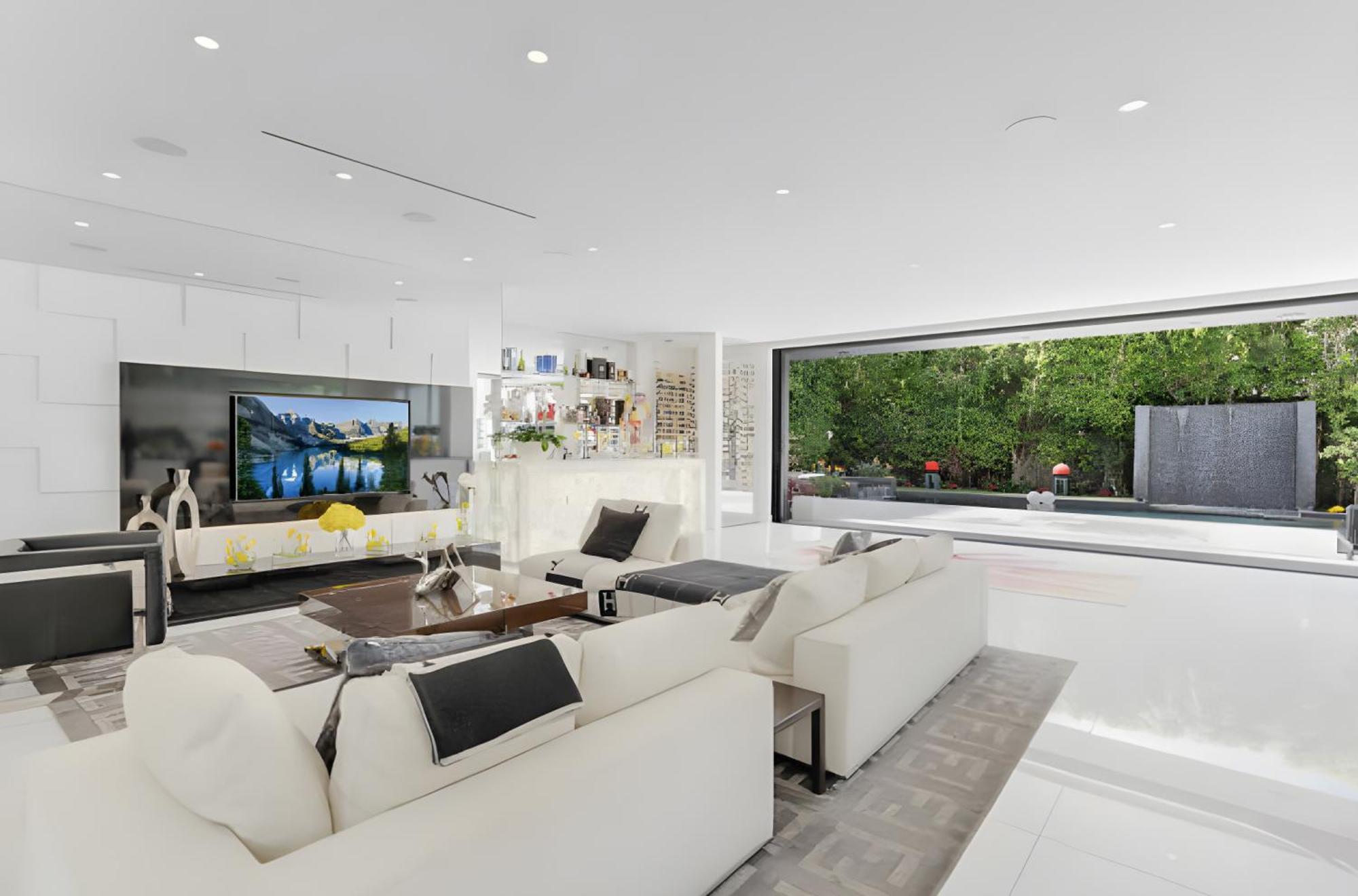 Villa Sleek Grand In Beverly Hills
