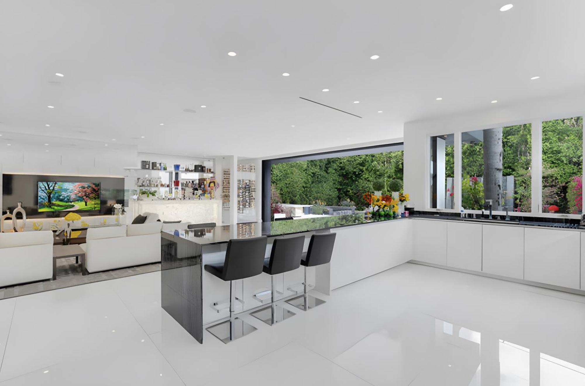 Villa Sleek Grand In Beverly Hills