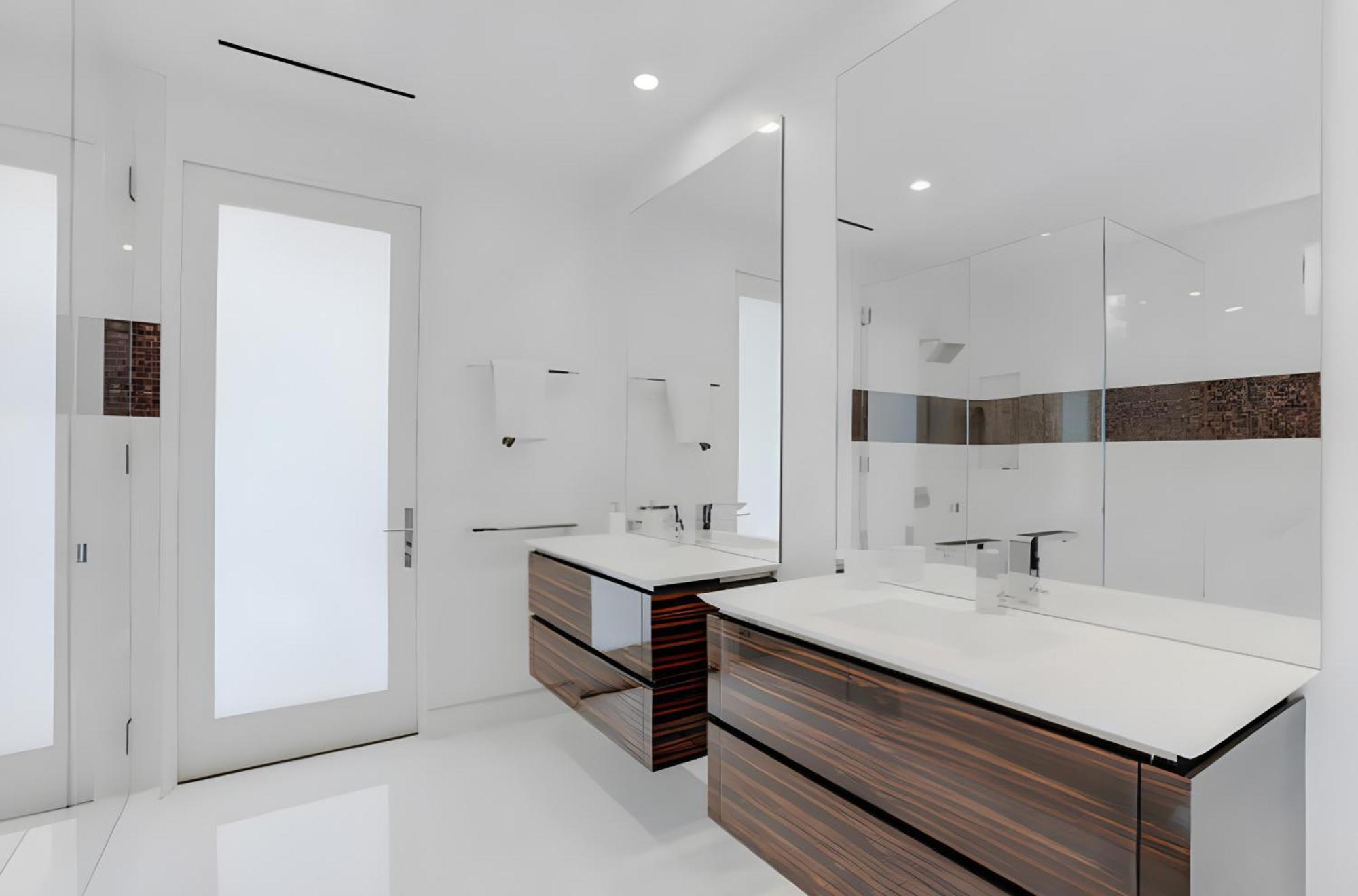 Sleek Grand In Beverly Hills Villa