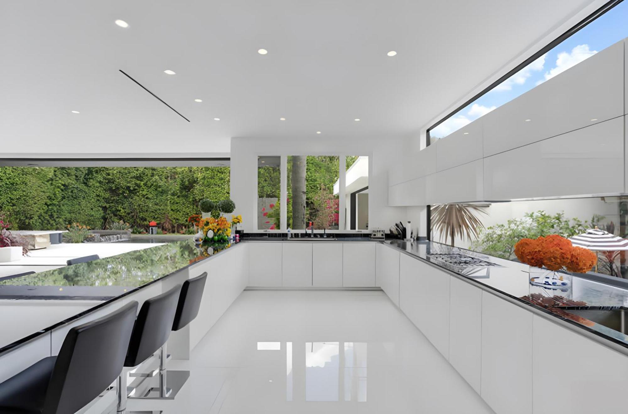 Villa Sleek Grand In Beverly Hills *