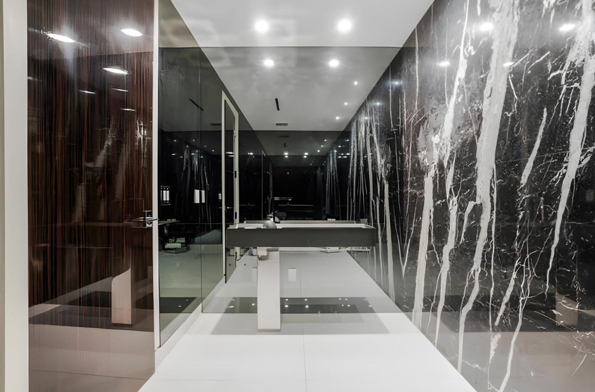 Villa Sleek Grand In Beverly Hills
