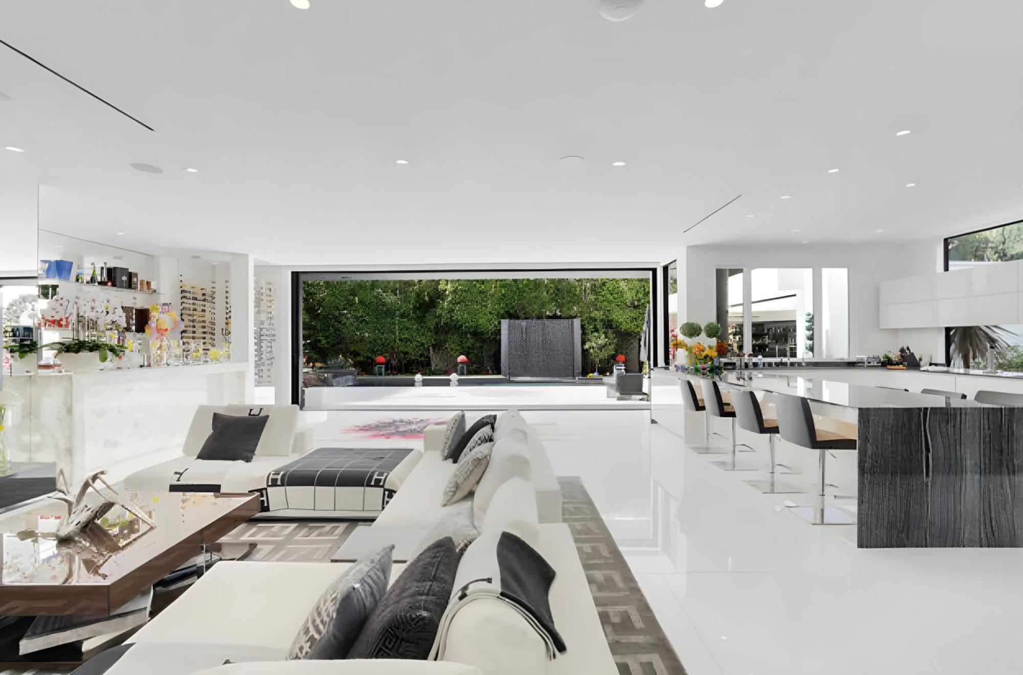 Sleek Grand In Beverly Hills Villa *