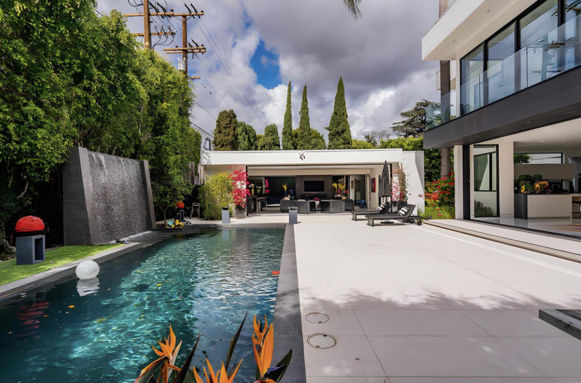 Villa Sleek Grand In Beverly Hills