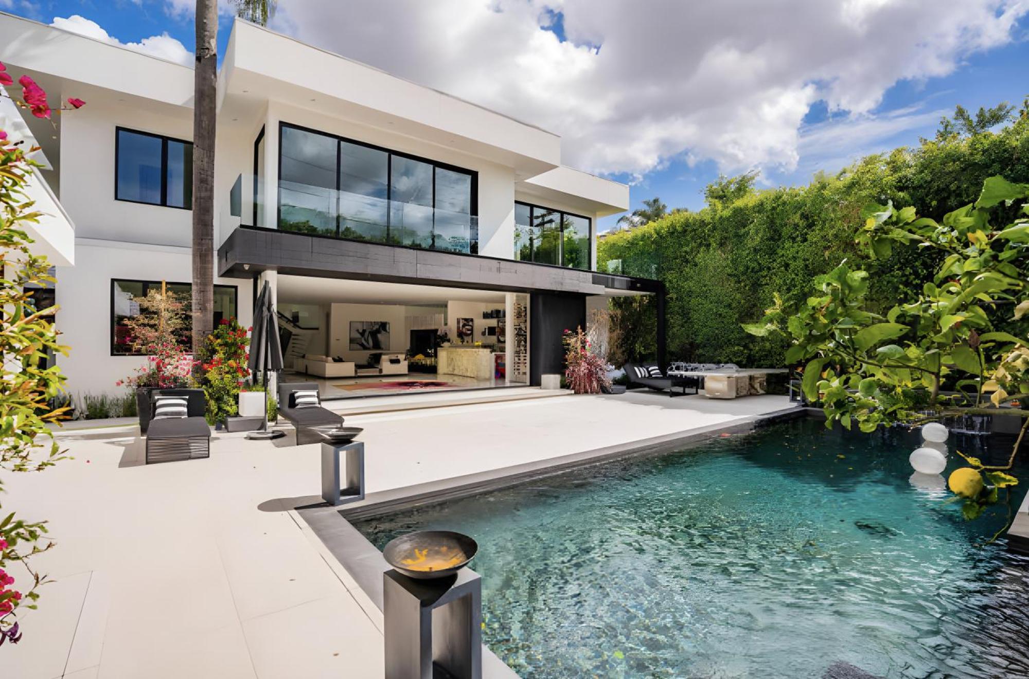 Villa Sleek Grand In Beverly Hills *