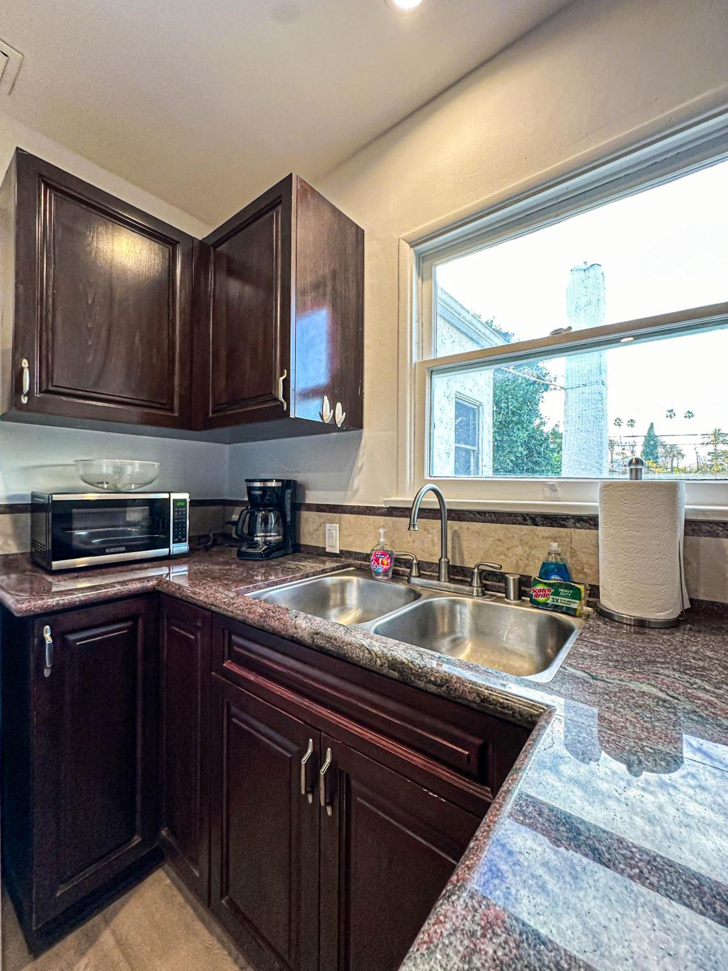 Stylish 2br Near La Hotspots- Doh2 - Ww Holiday home *