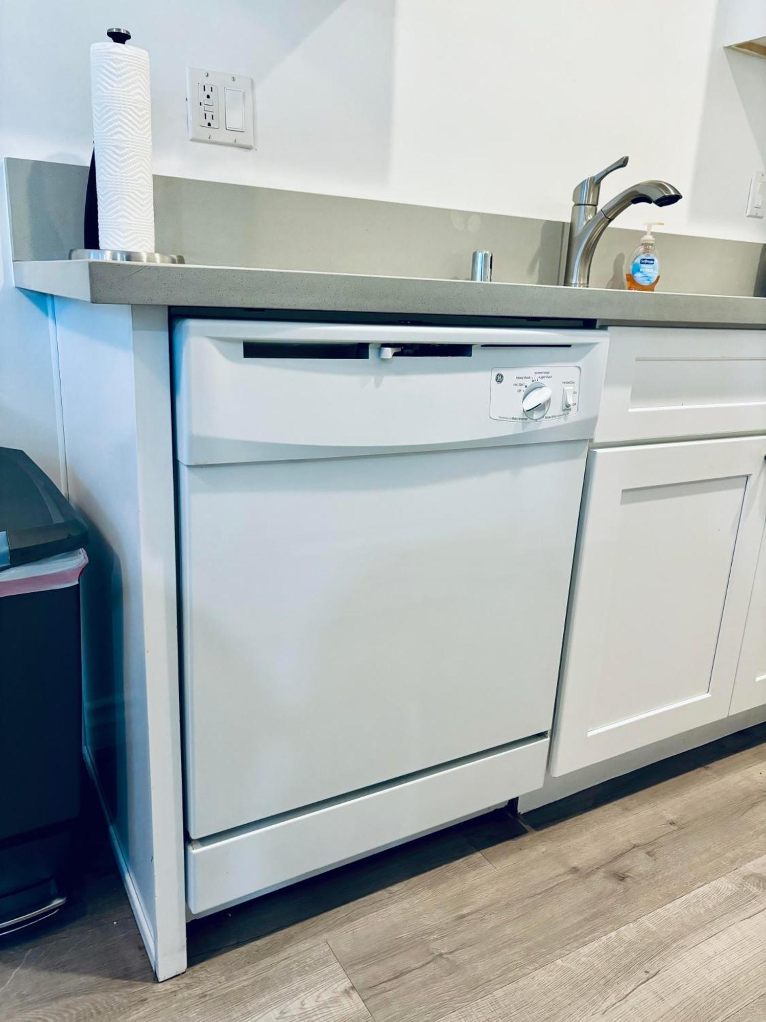 Modern, 1 Bed Condo, Downtown Century Apartamento