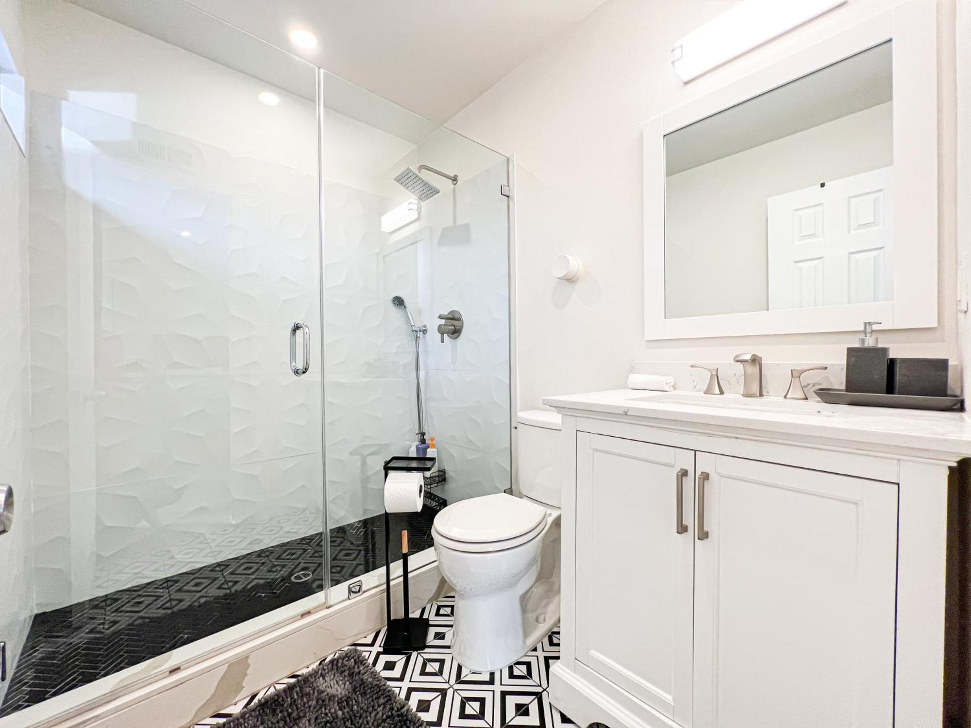 Luxurious House W Pool-prime Location