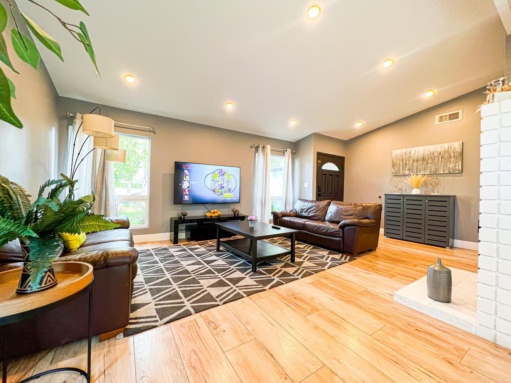 Holiday home Luxurious House W Pool-prime Location Los Angeles