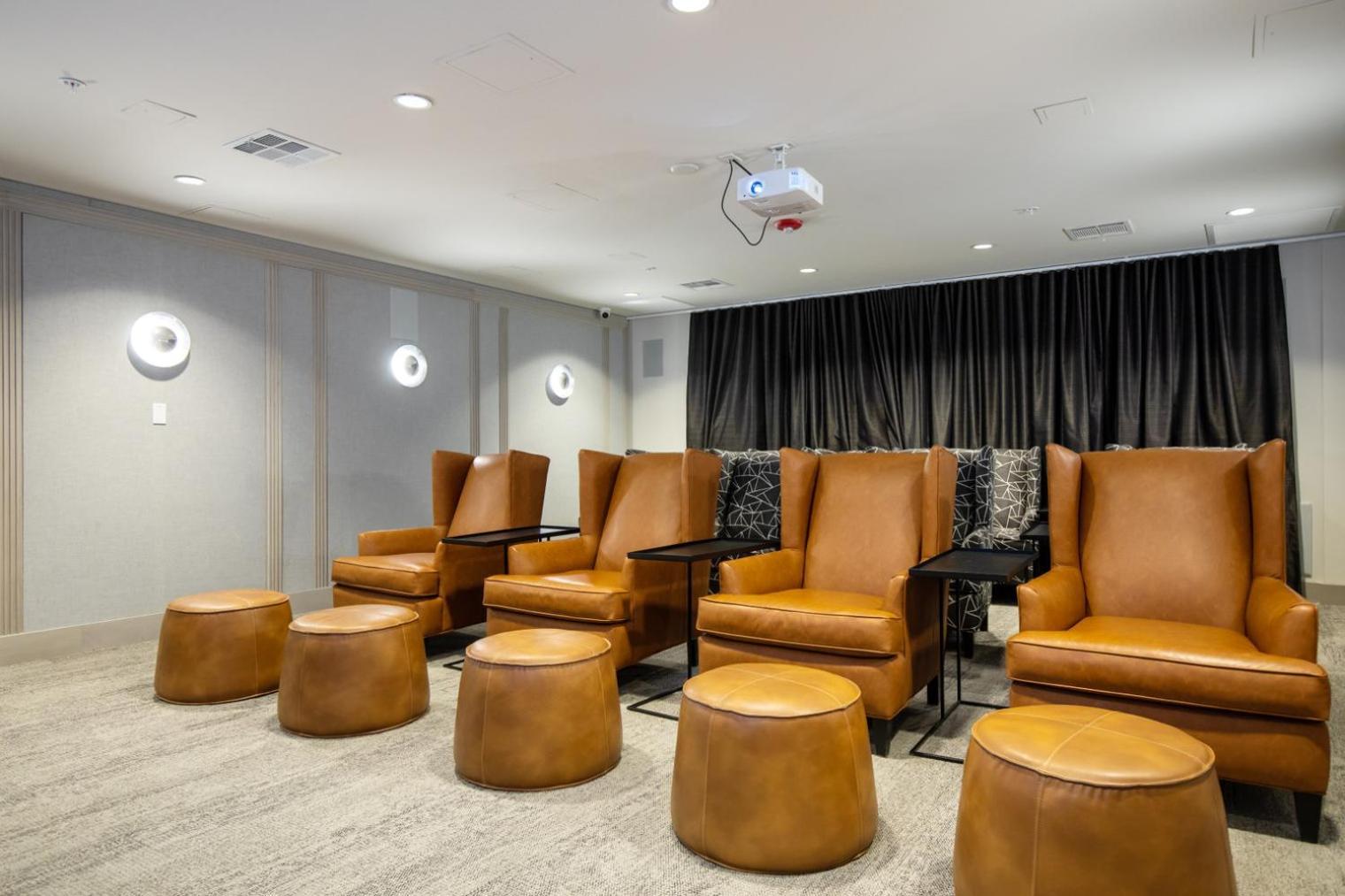 Woodland Hills W Gym Pool Nr 101 Lax-830 * Los Angeles