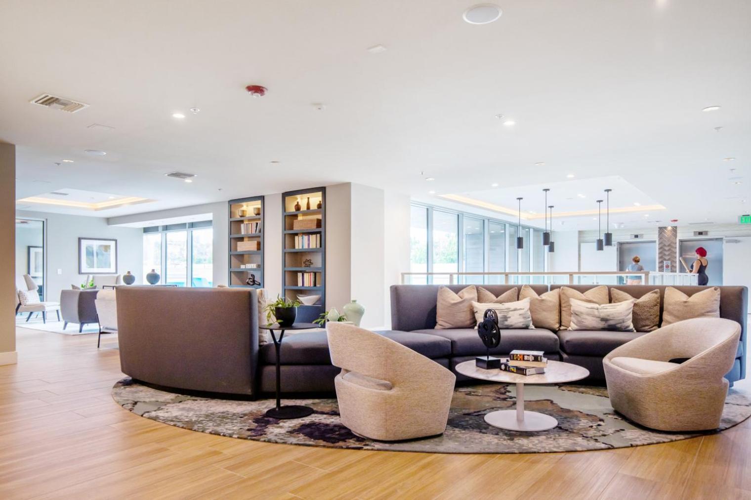 Woodland Hills W Gym Pool Nr 101 Lax-830