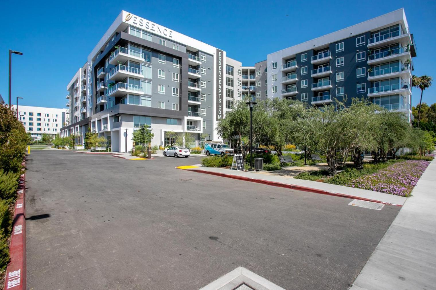 Apartment Woodland Hills W Gym Pool Nr 101 Lax-830 *