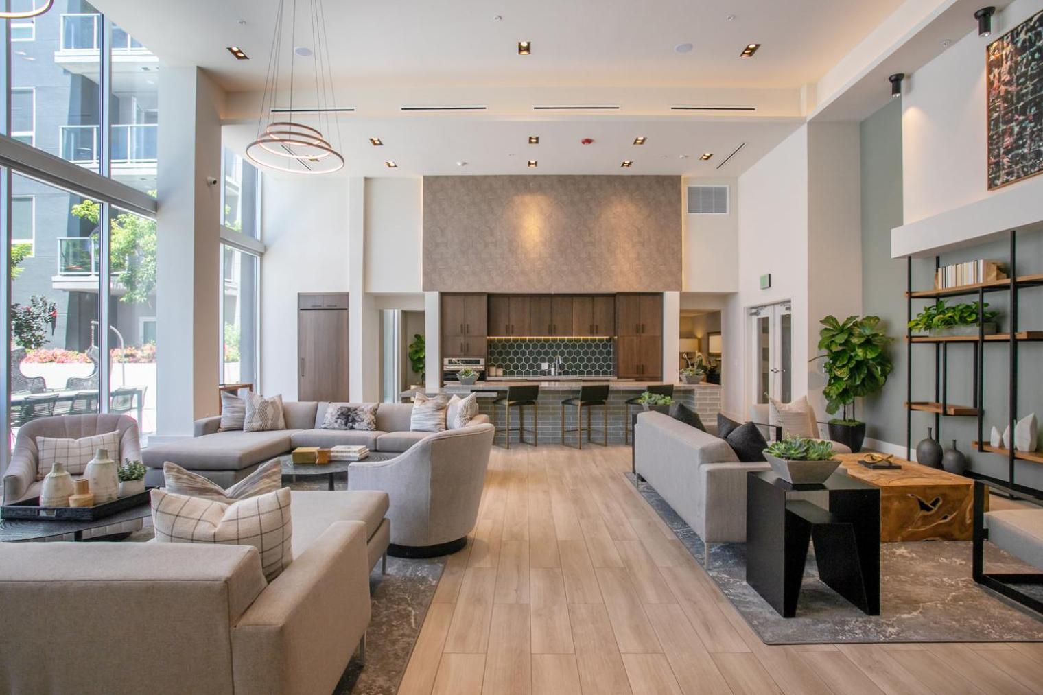 Woodland Hills W Gym Pool Nr 101 Lax-830 *