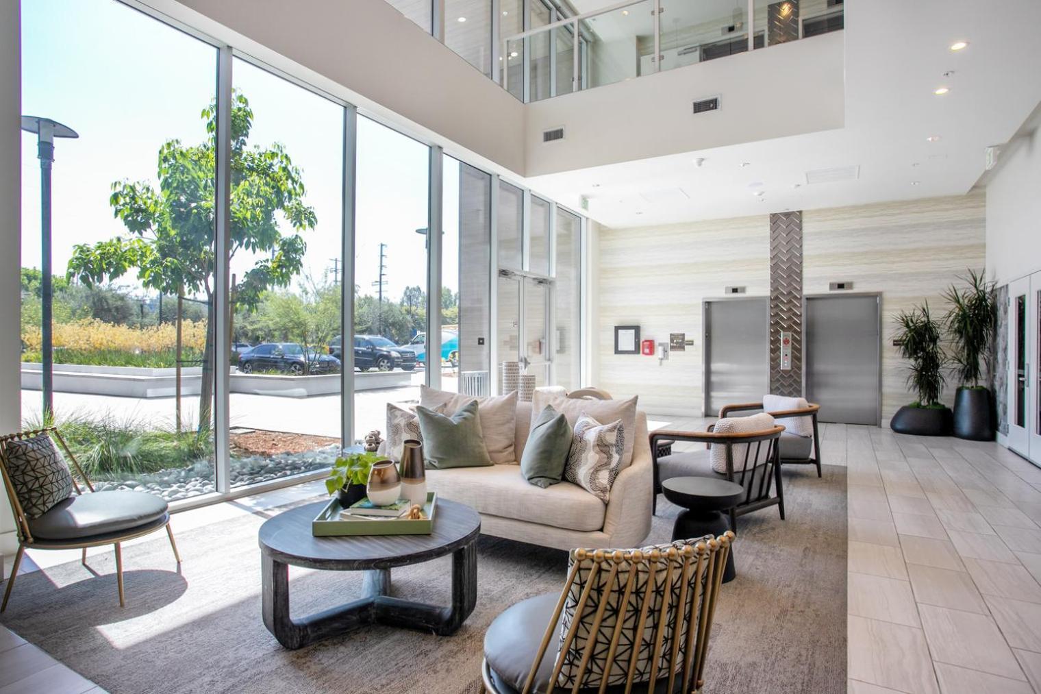 Woodland Hills W Gym Pool Nr 101 Lax-830 Los Angeles