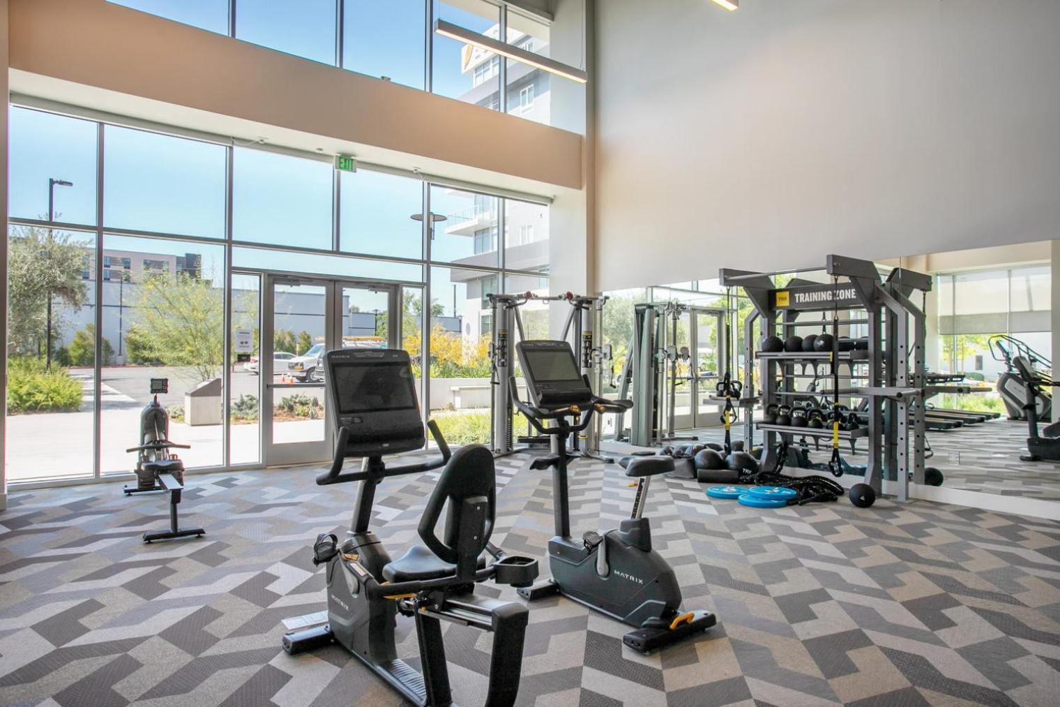 Apartment Woodland Hills W Gym Pool Nr 101 Lax-830 *