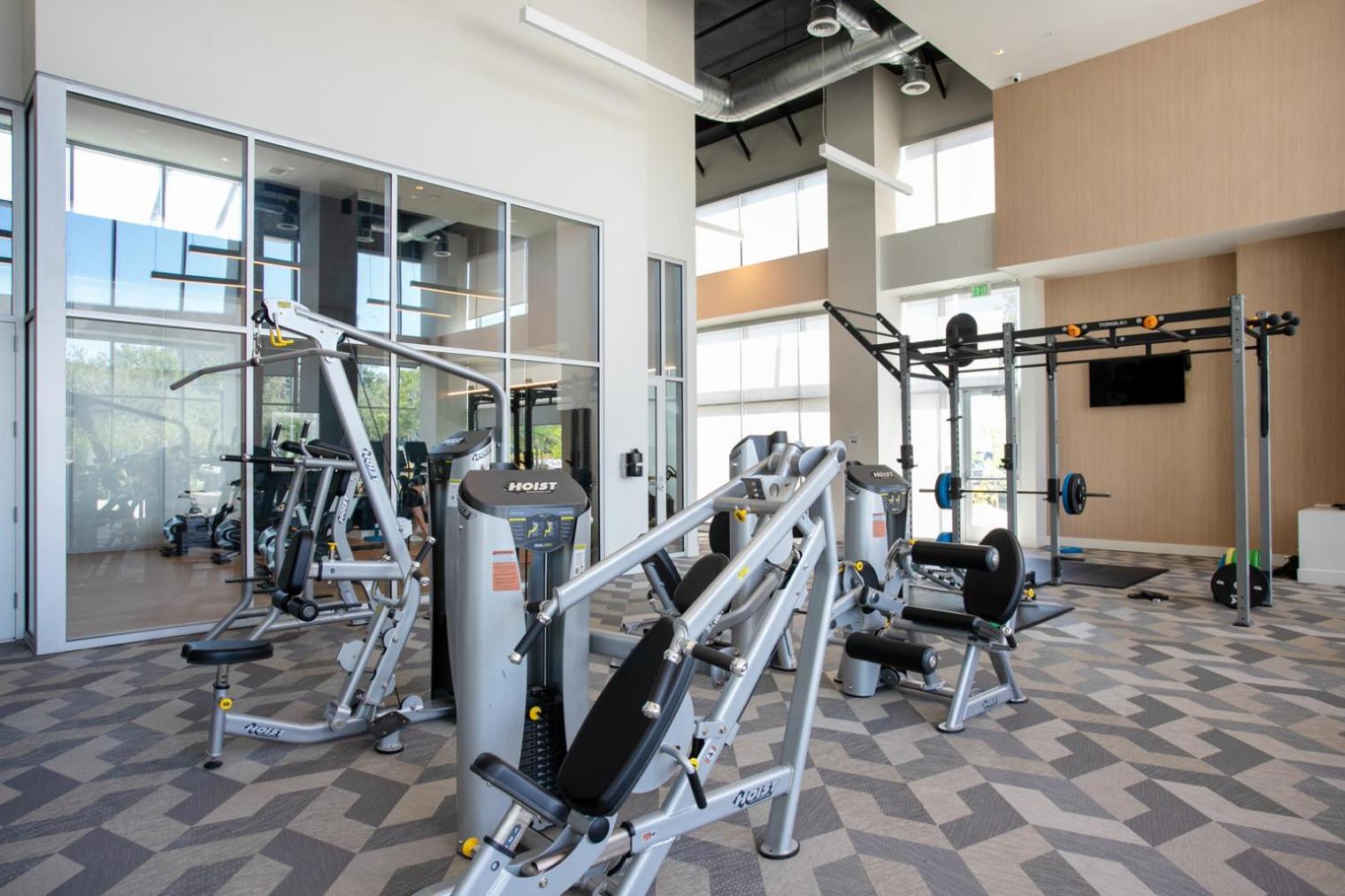 Woodland Hills W Gym Pool Nr 101 Lax-830