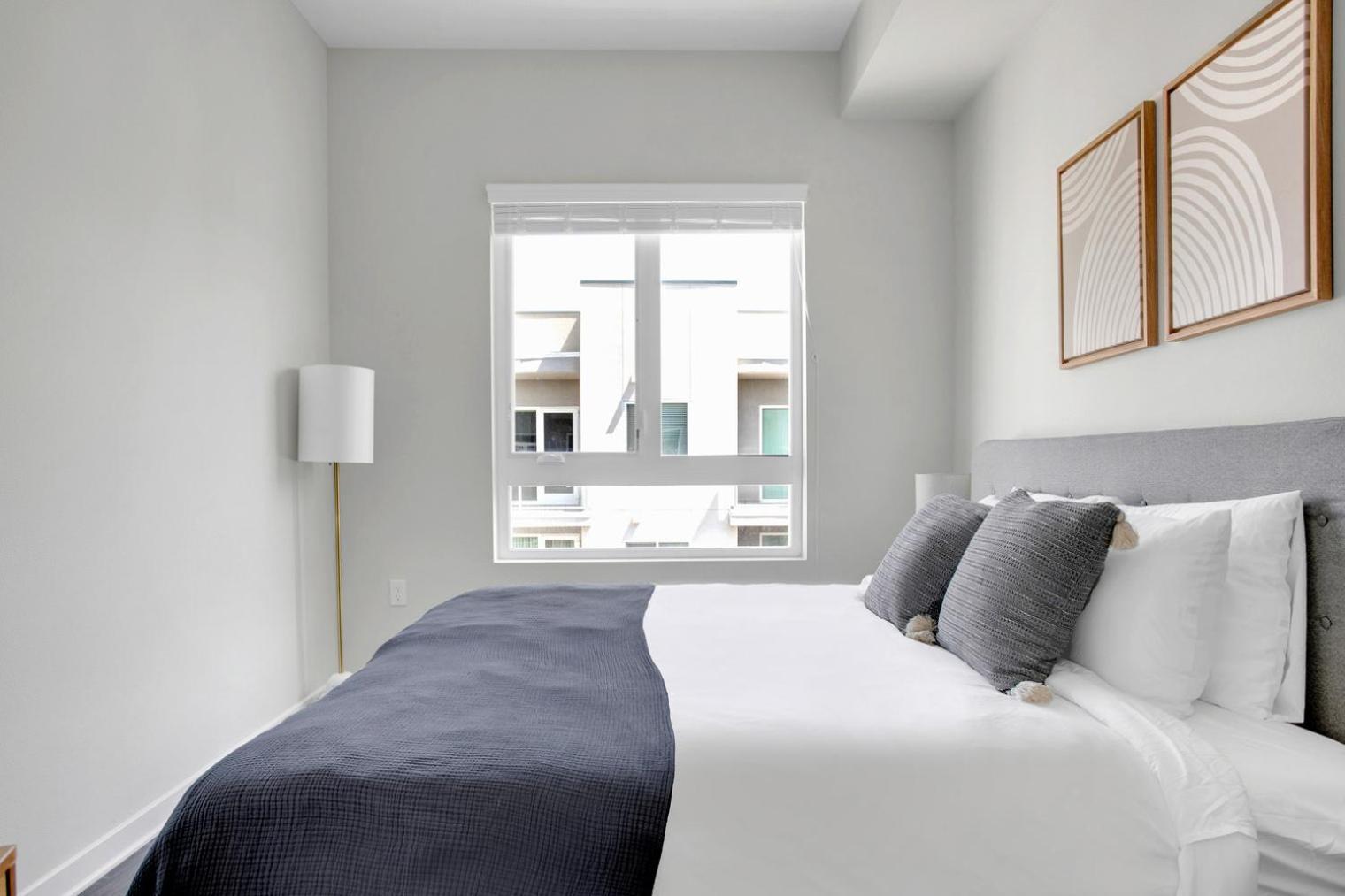 Apartment Woodland Hills W Gym Pool Nr 101 Lax-830