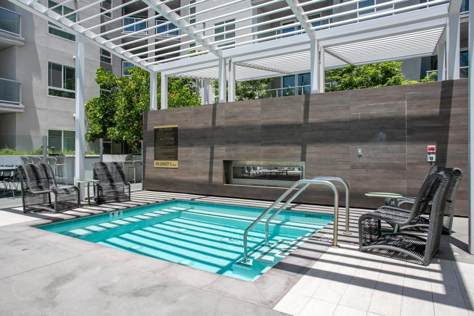 Apartment Woodland Hills W Gym Pool Nr 101 Lax-830 *