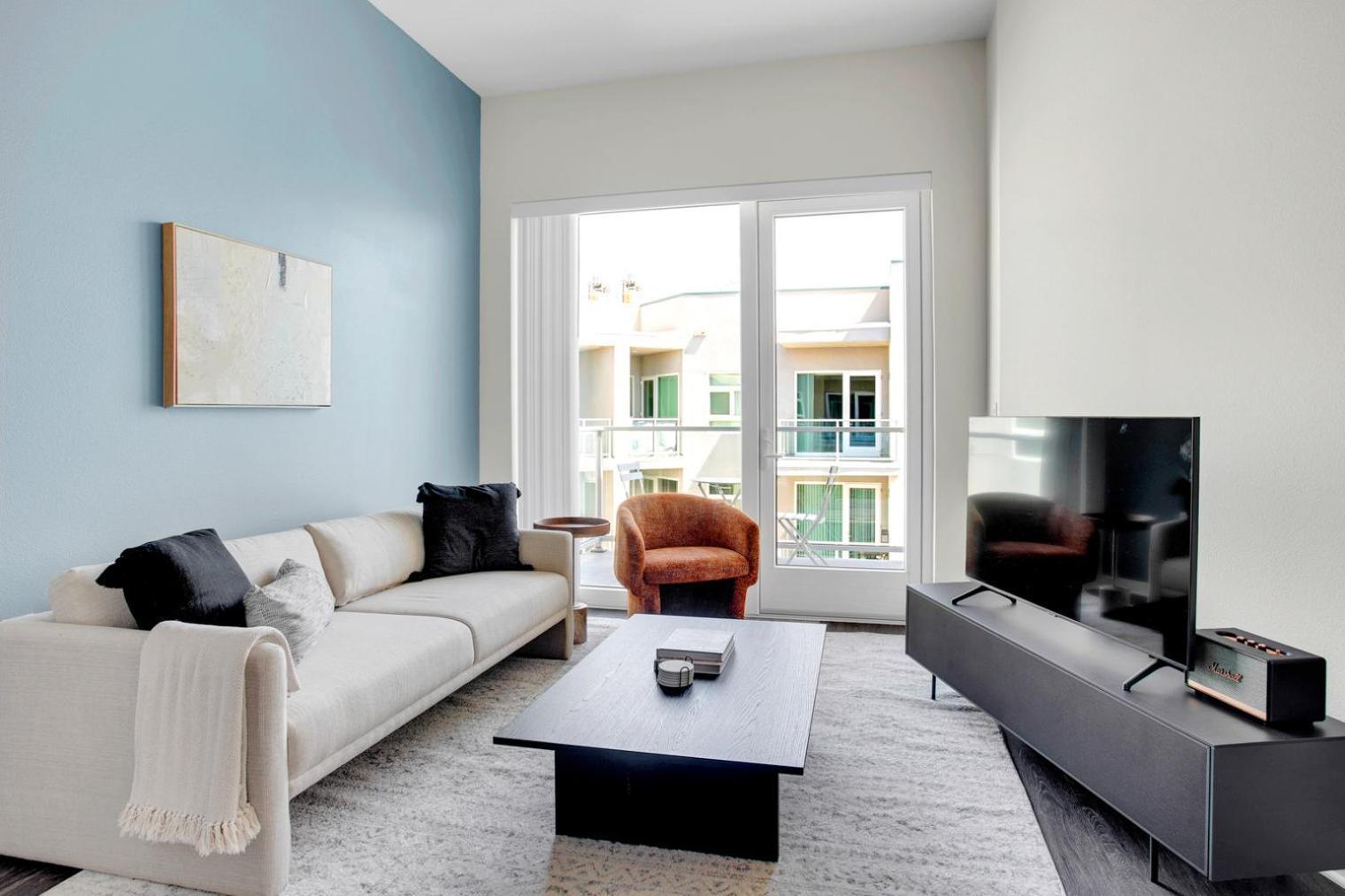 Woodland Hills W Gym Pool Nr 101 Lax-830