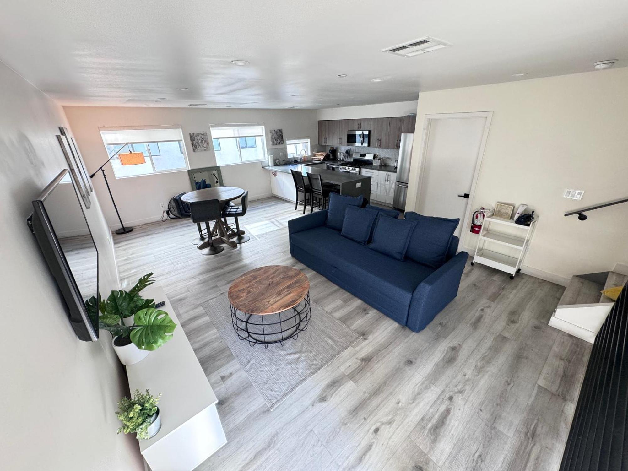 Cozy Chamber 3 Bedroom Hollywood Townhouse * Los Angeles