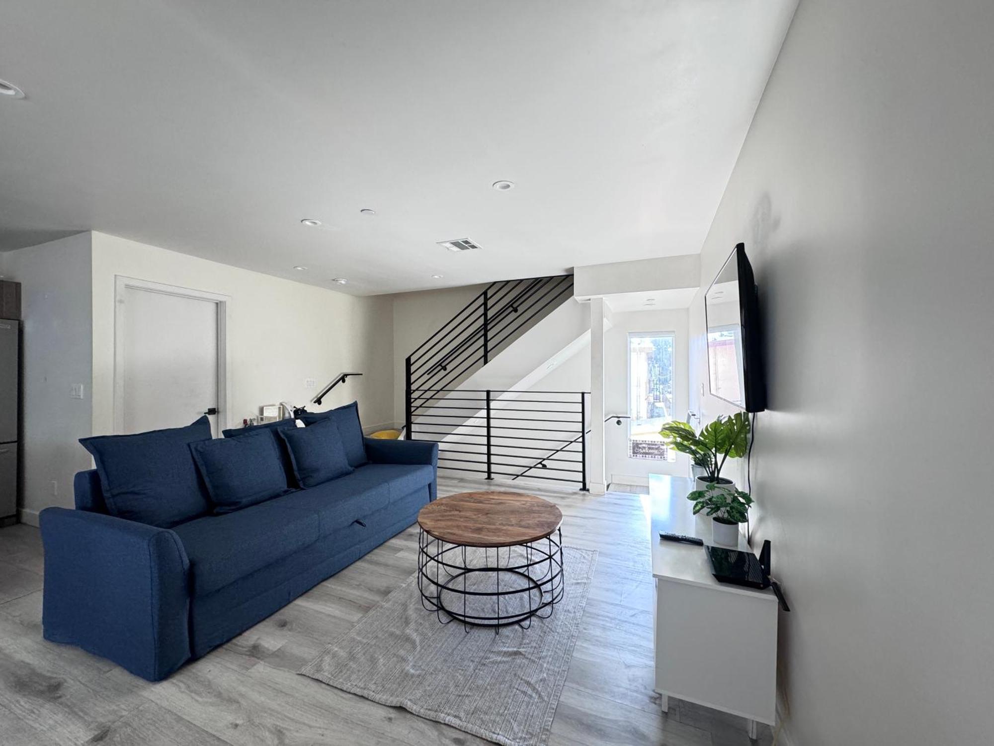 Cozy Chamber 3 Bedroom Hollywood Townhouse *