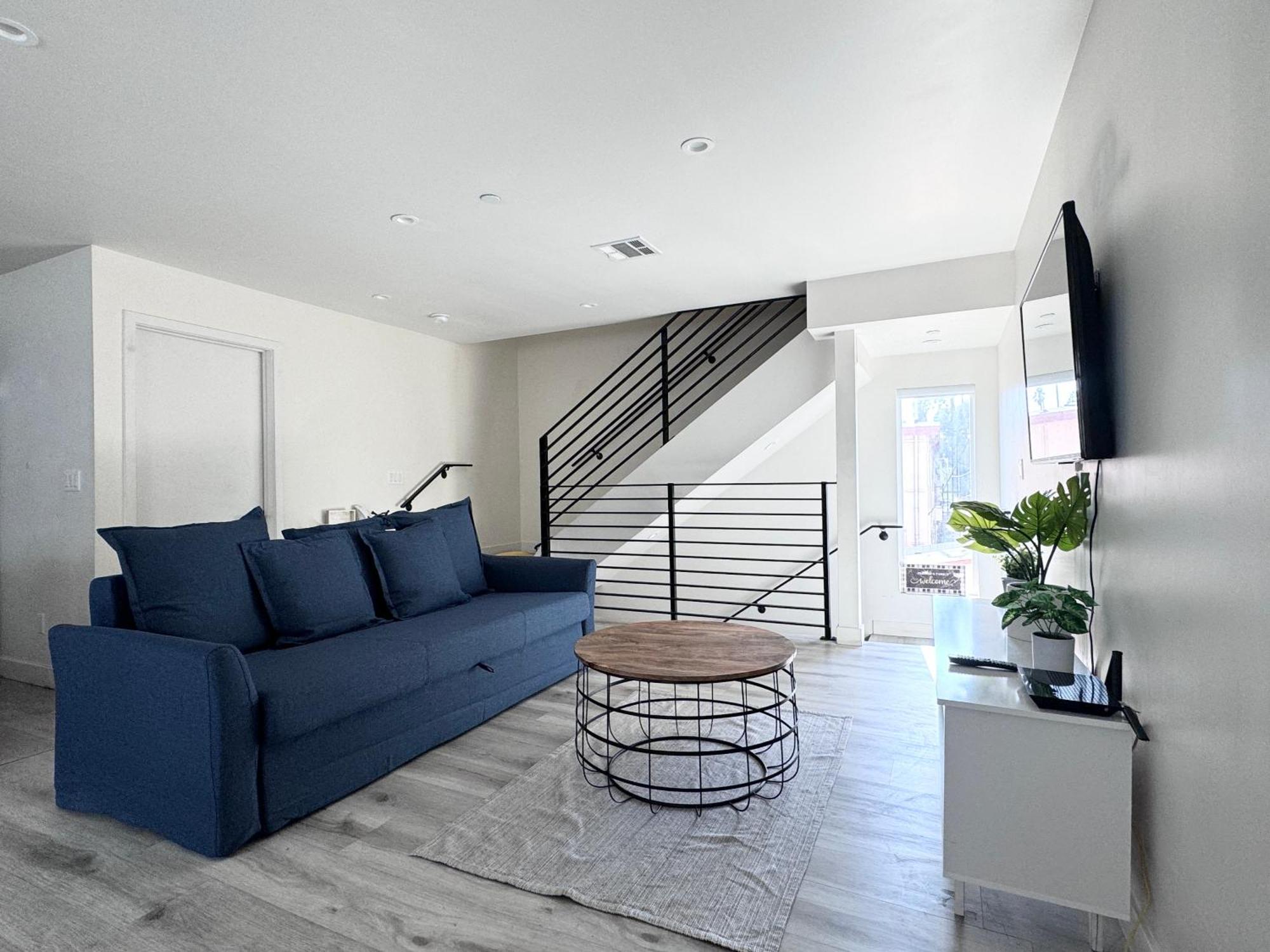 Cozy Chamber 3 Bedroom Hollywood Townhouse *