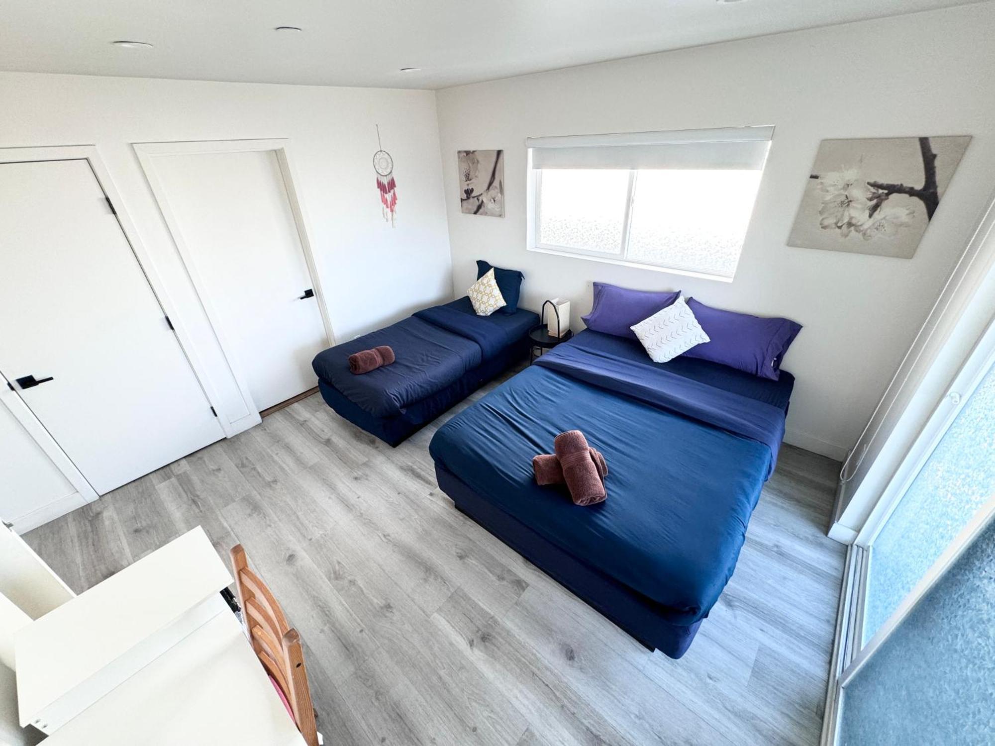Cozy Chamber 3 Bedroom Hollywood Townhouse Holiday home