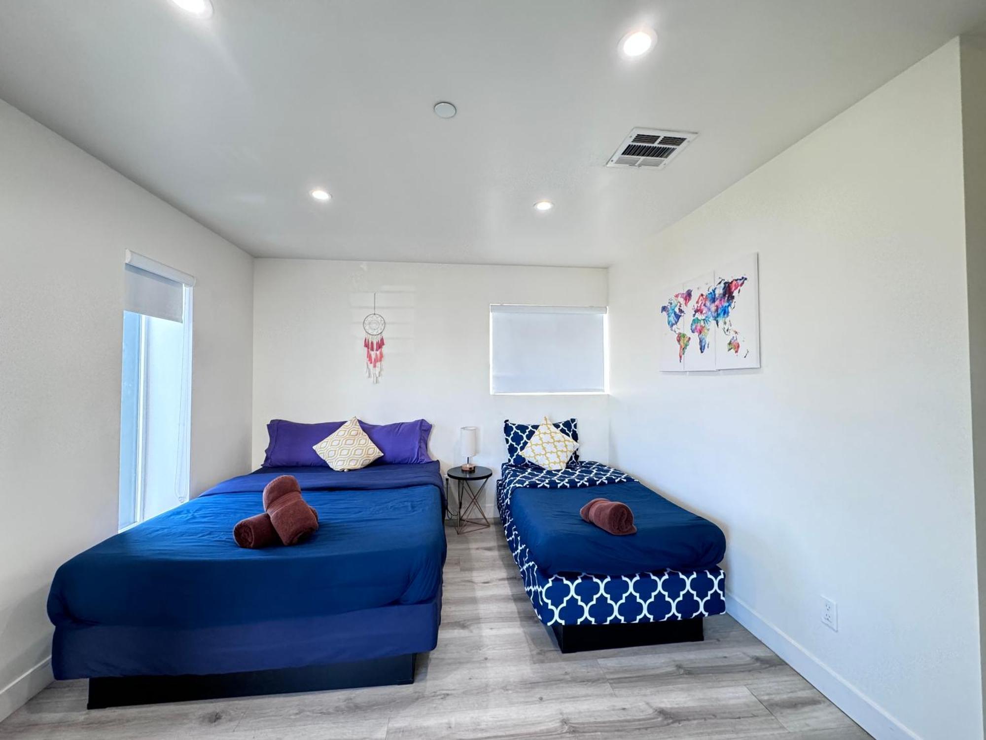 Cozy Chamber 3 Bedroom Hollywood Townhouse Holiday home *