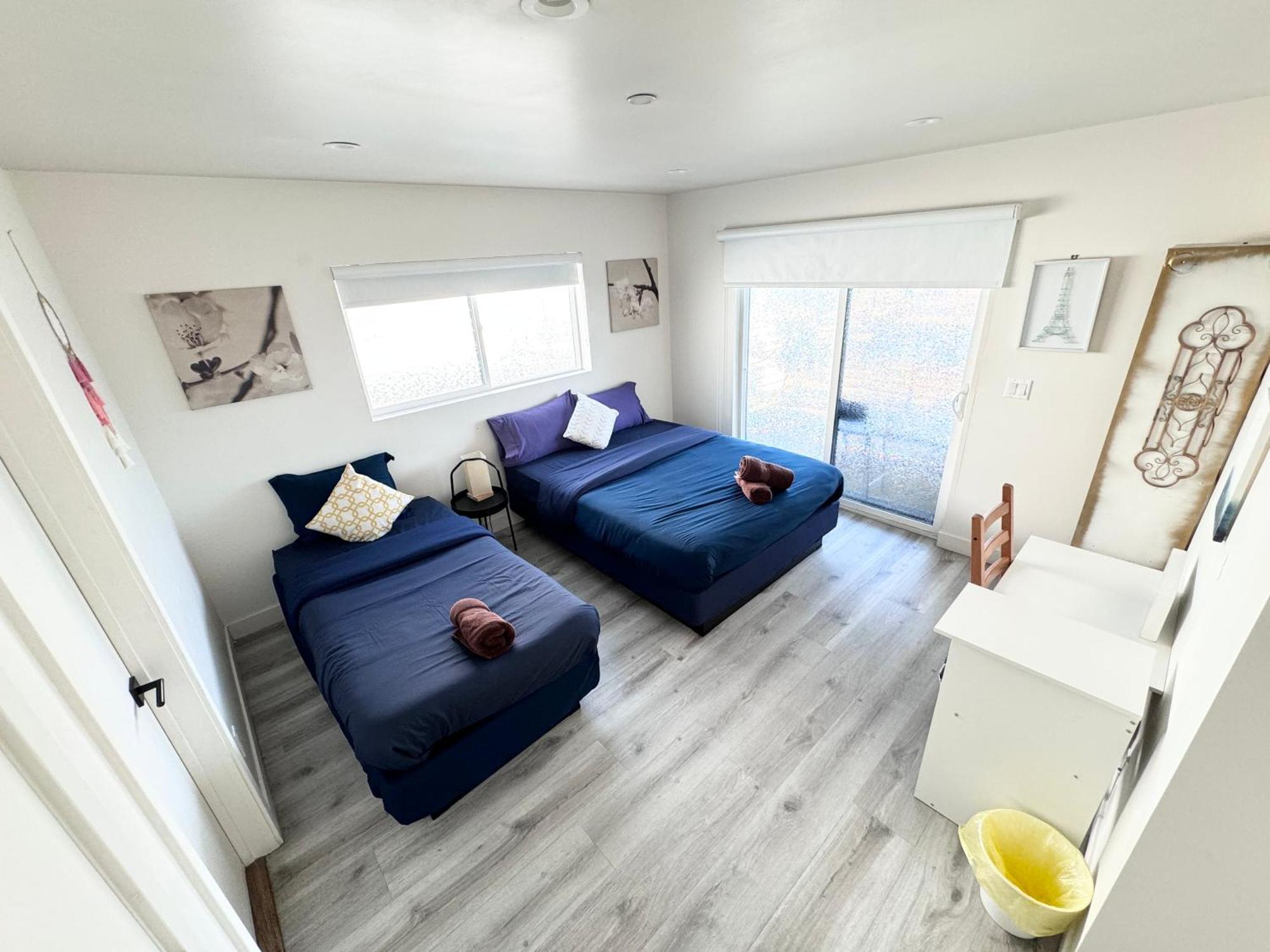 Cozy Chamber 3 Bedroom Hollywood Townhouse Los Angeles