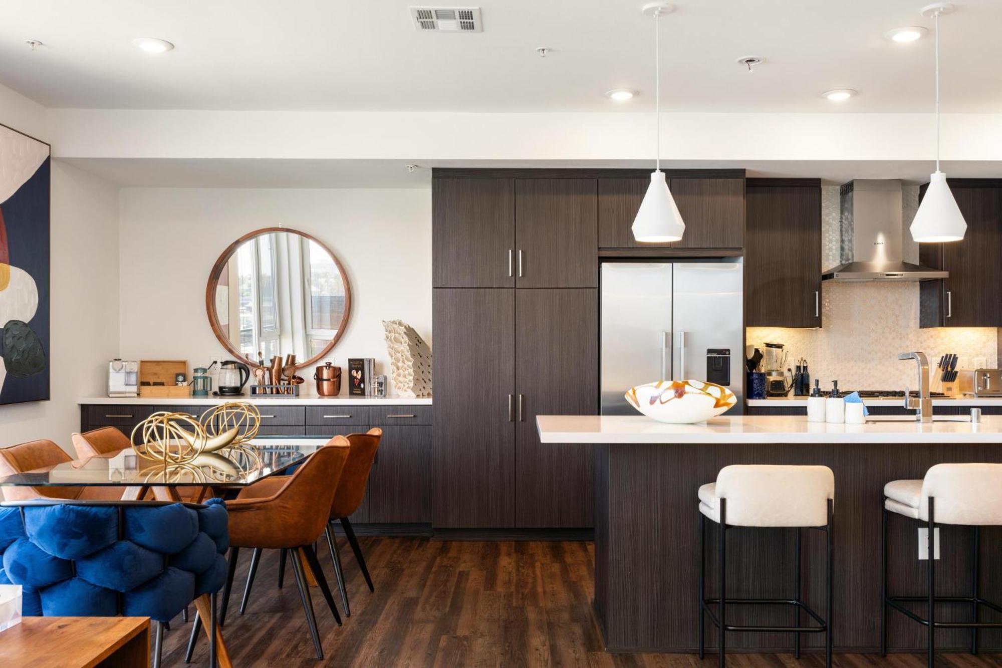 Sky-high Elegance Waterfront Penthouse 4 Beds Los Angeles